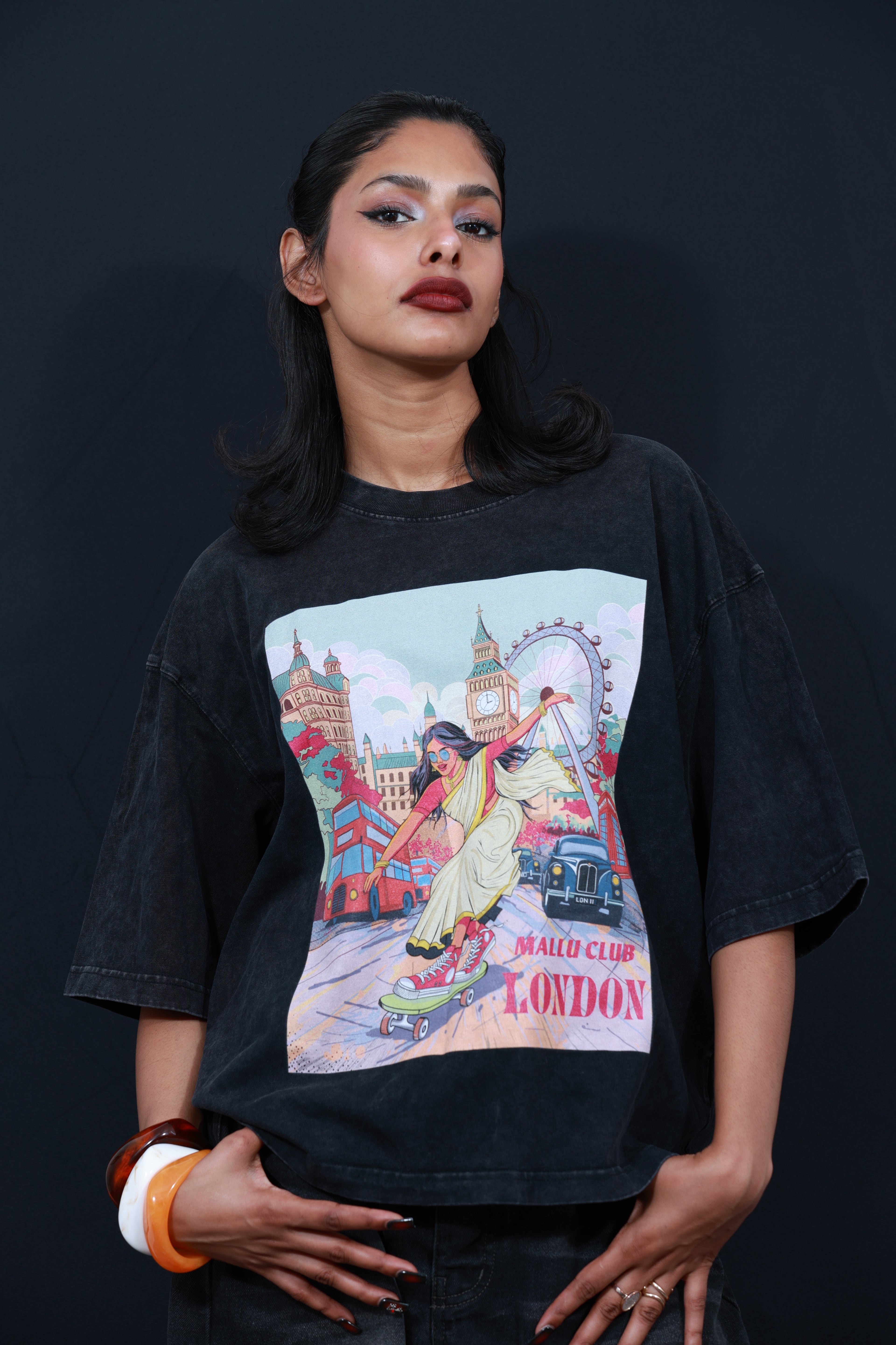 Skating Girl- Unisex Sorona Boxy T-Shirt- Black